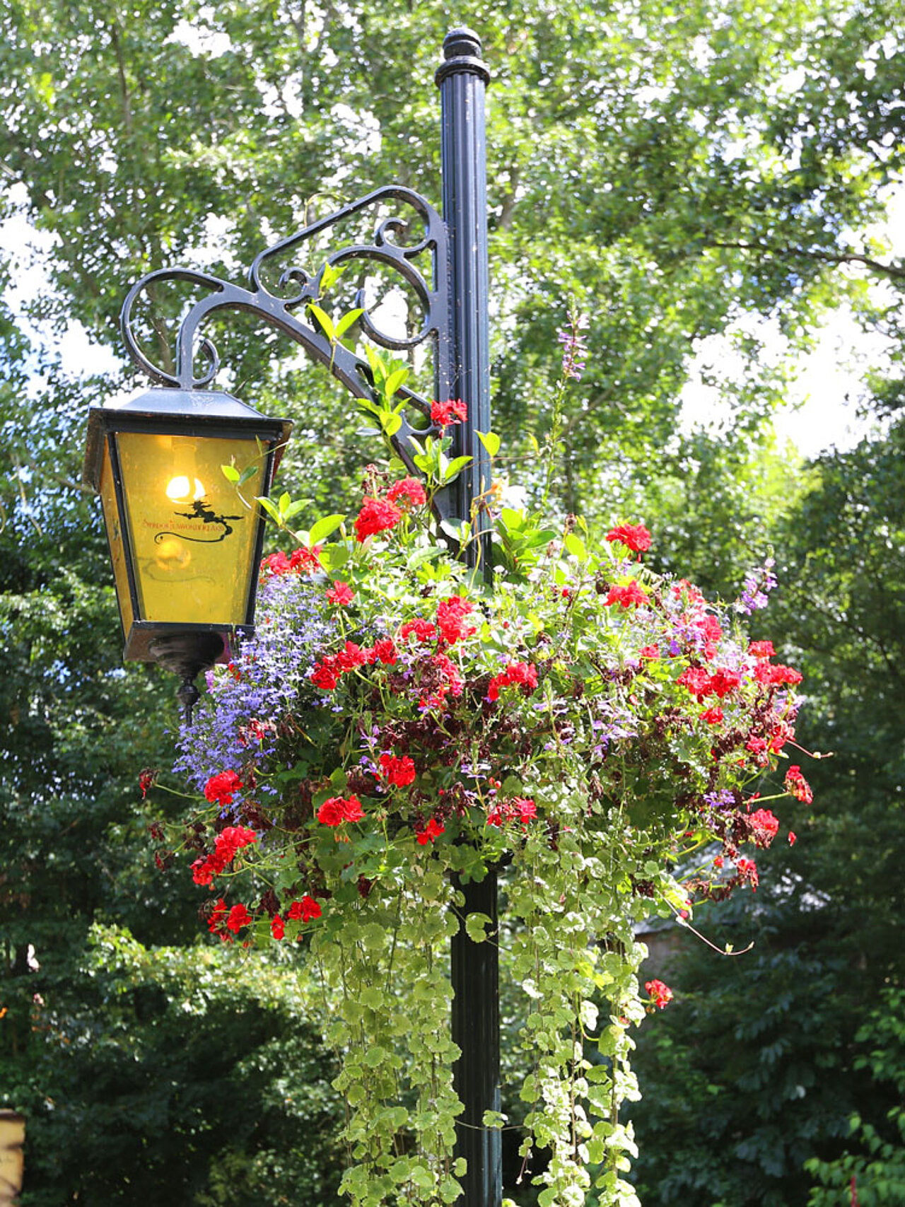 Lantaarnpalen met baskets